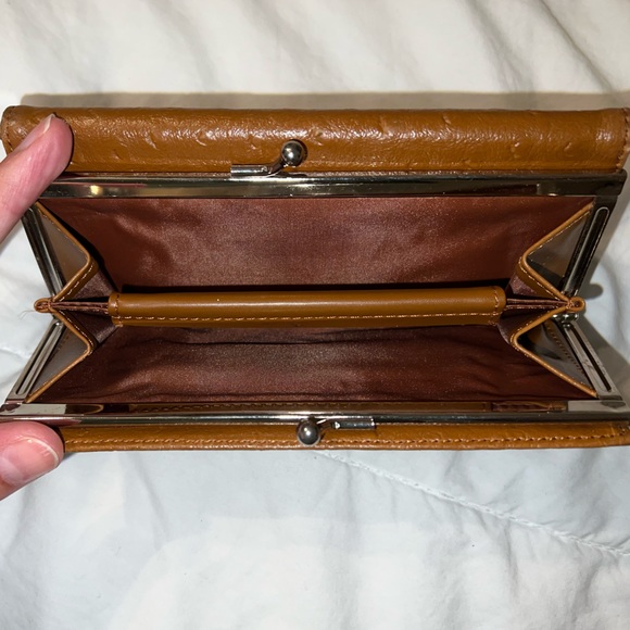 Faux Leather Textured Wallet - Picture 4 of 7